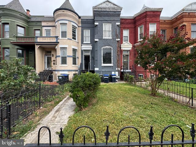 1334 Maryland Ave Ne Property Photo 2