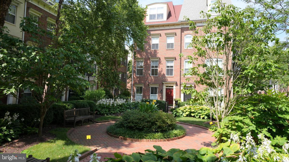 722 CAPITOL SQUARE PL SW Property Photo 1