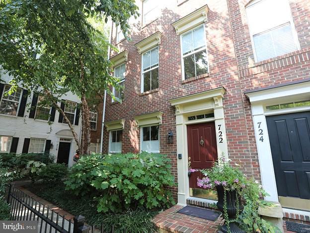 722 Capitol Square Pl Sw Property Photo 2