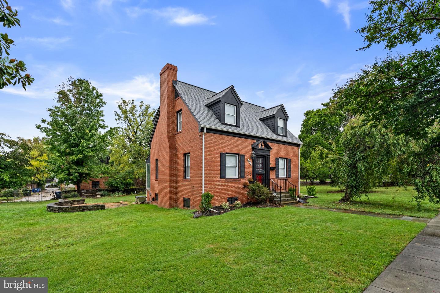 4416 NASH ST NE Property Photo 1