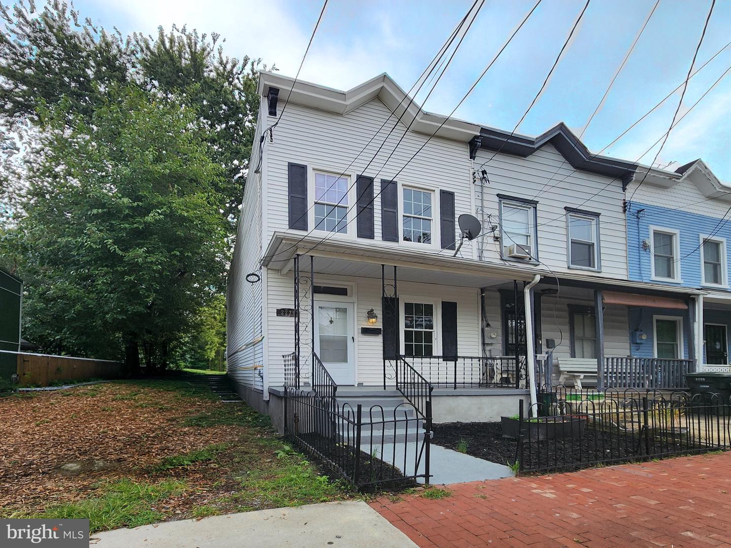 2226 Chester St Se Property Photo 1