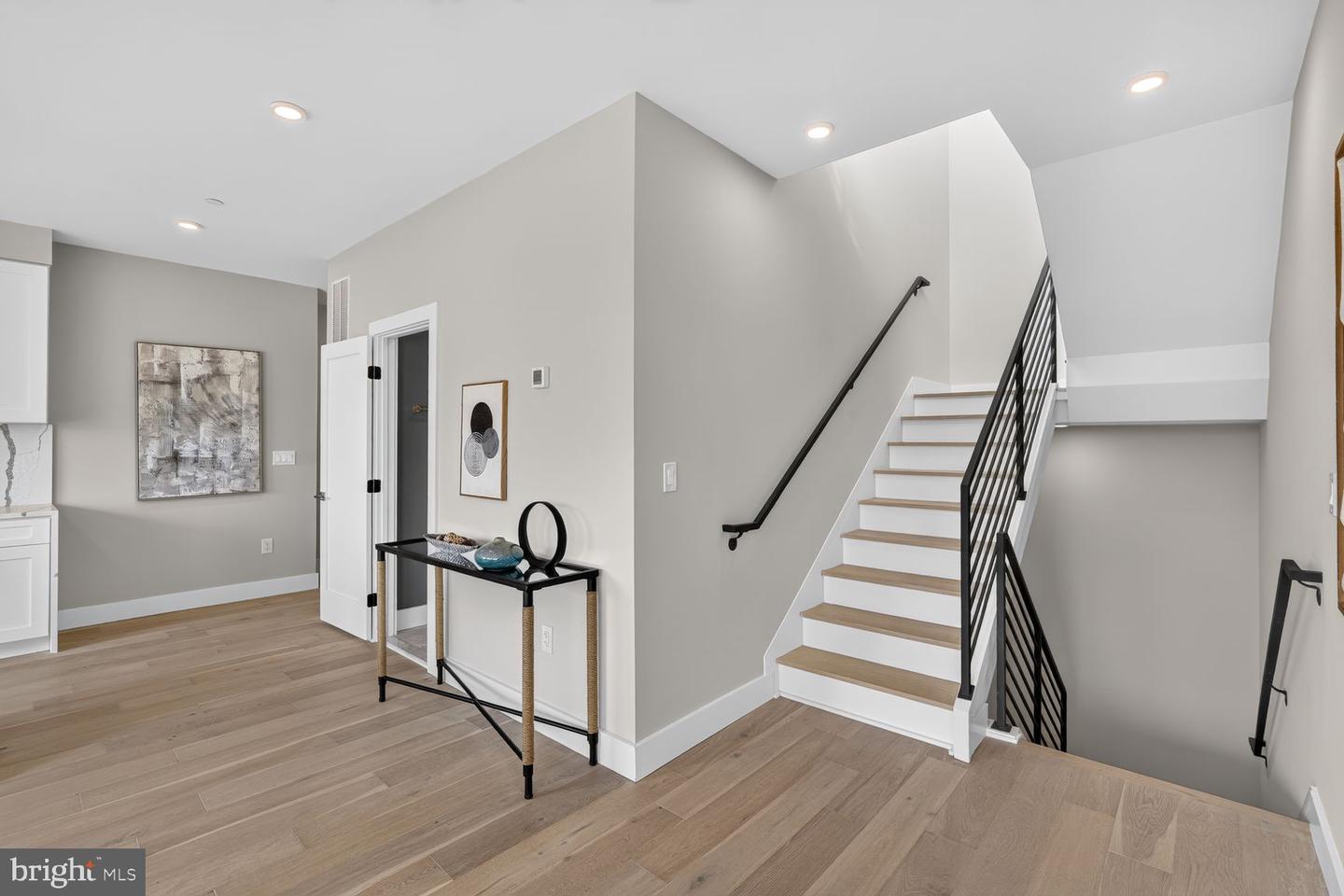 720 Irving St Ne #8 Property Photo 14