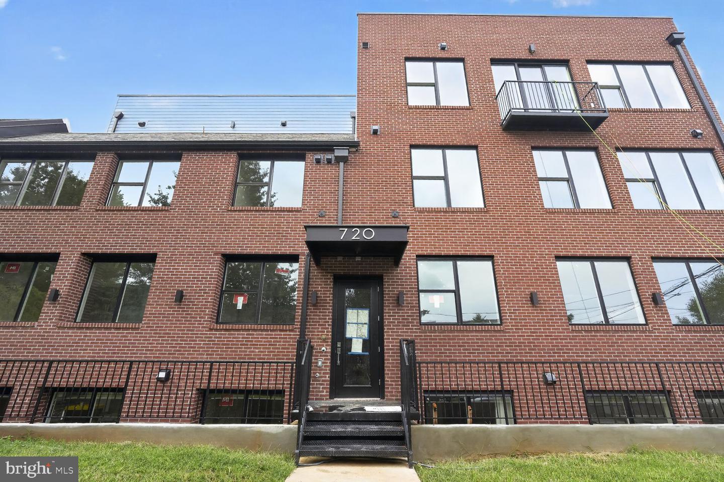 720 Irving St Ne #8 Property Photo 37
