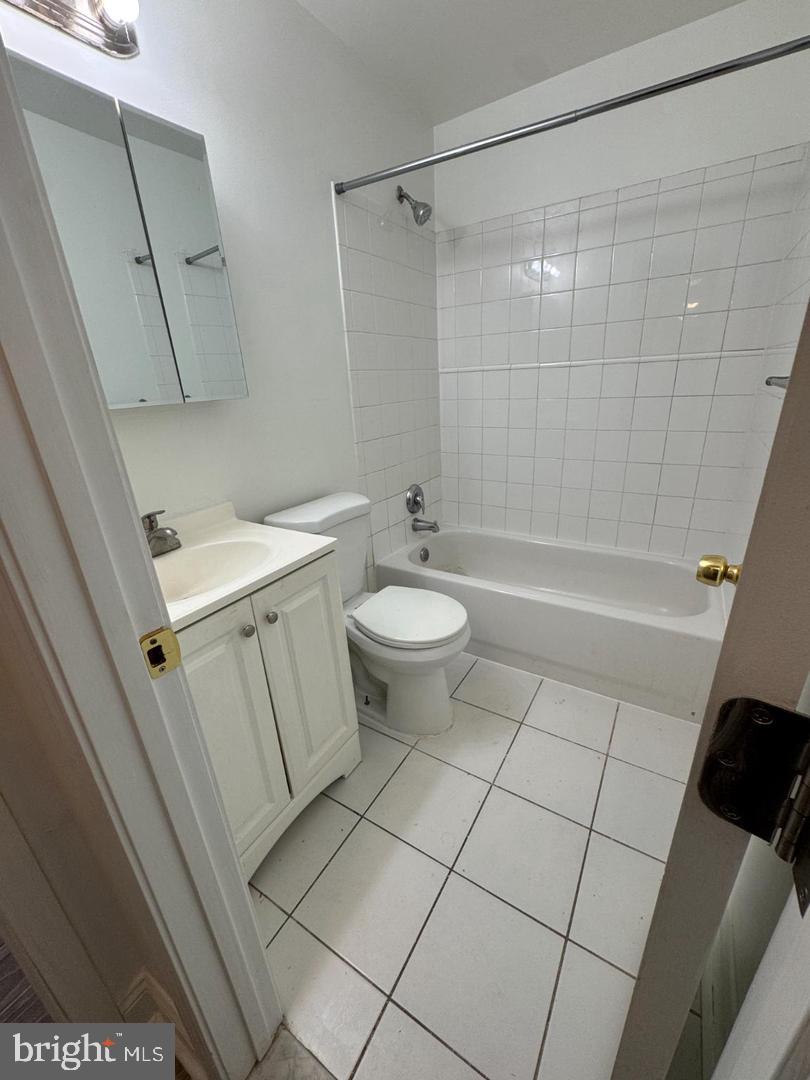 4110 Ames St Ne #14 Property Photo 6