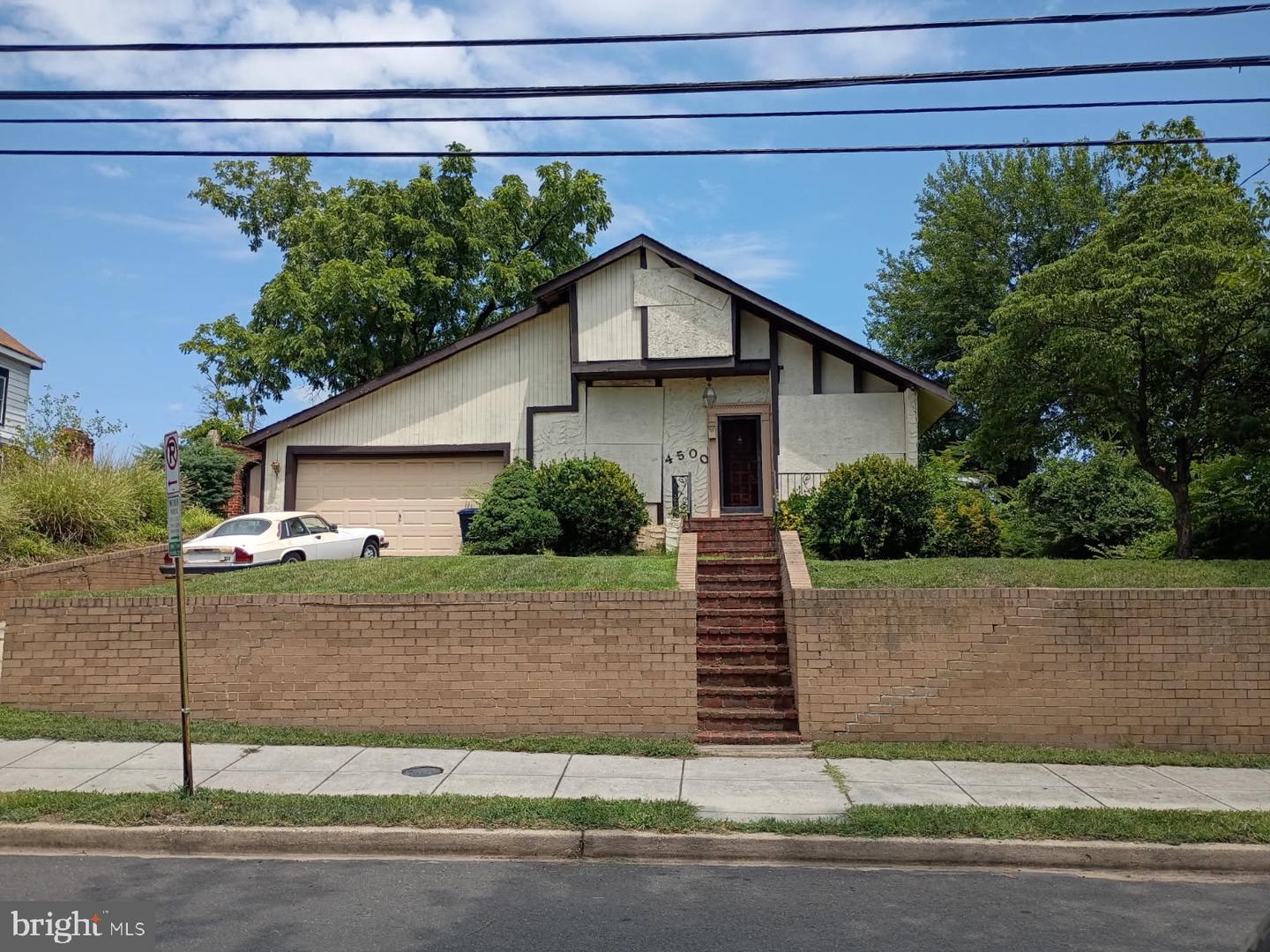 4500 BROOKS ST NE Property Photo 1