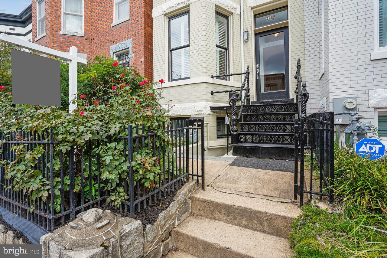 914 C St Ne Property Photo 3