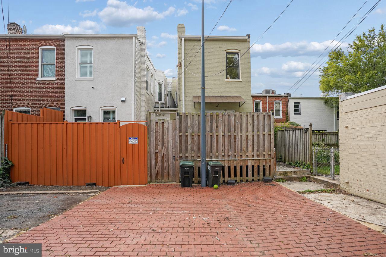 914 C St Ne Property Photo 37