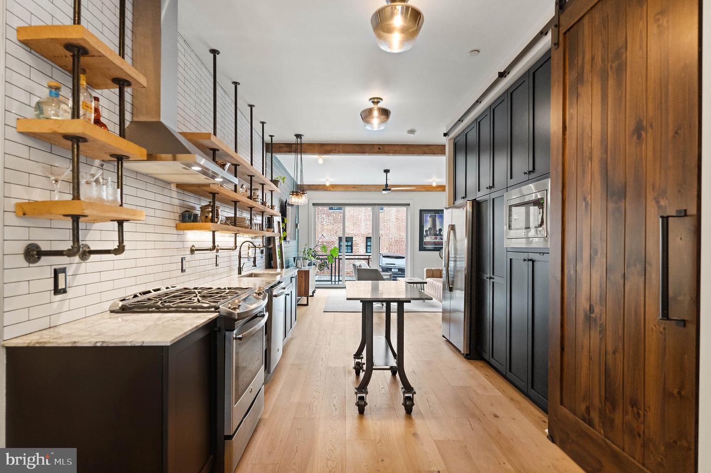 770 Girard St Nw #1e Property Photo 4