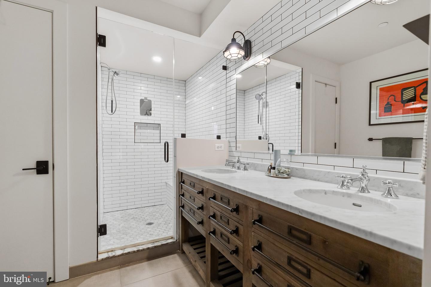 770 Girard St Nw #1e Property Photo 9