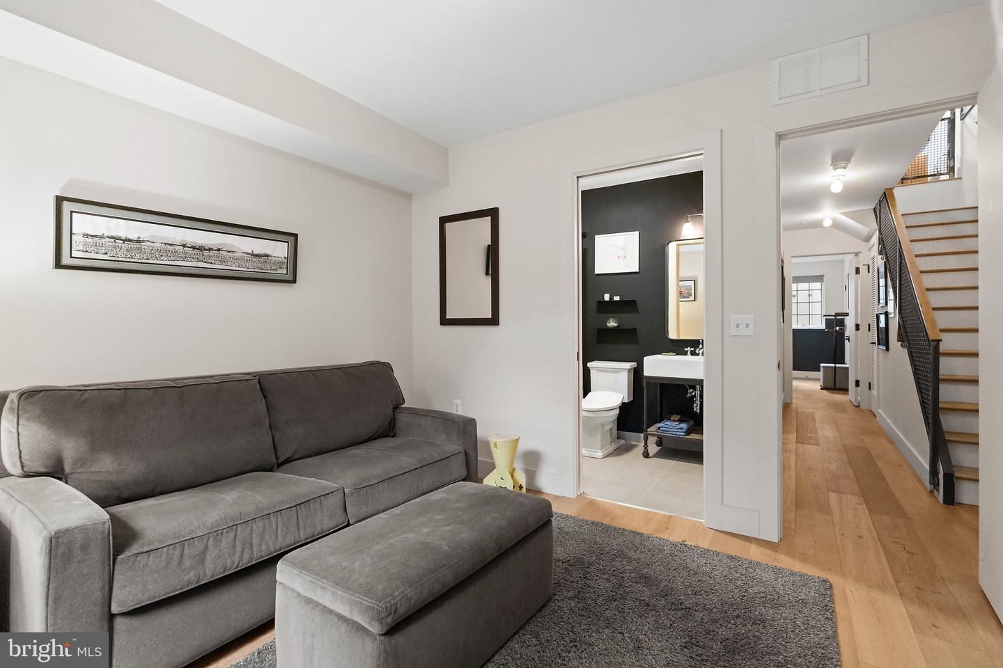 770 Girard St Nw #1e Property Photo 11