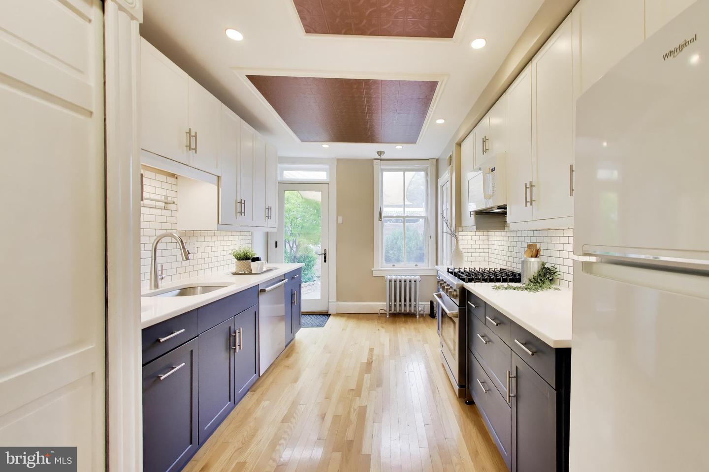 1404 Constitution Ave Ne Property Photo 8