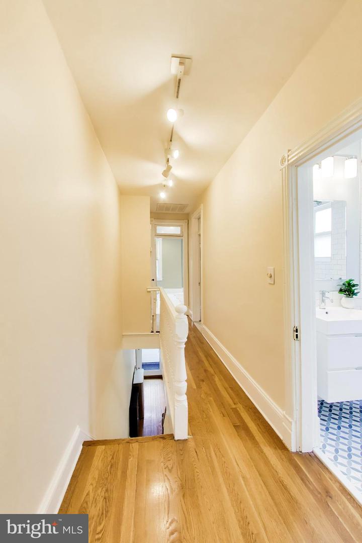 1404 Constitution Ave Ne Property Photo 11