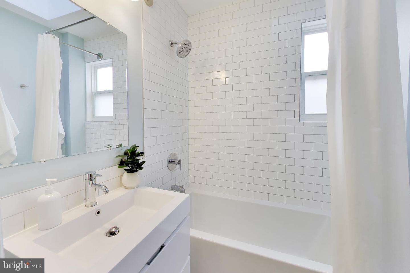 1404 Constitution Ave Ne Property Photo 15