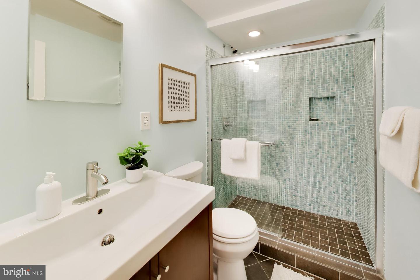 1404 Constitution Ave Ne Property Photo 25