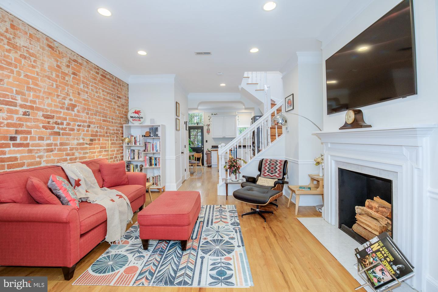 1549 4th St Nw Property Photo 3