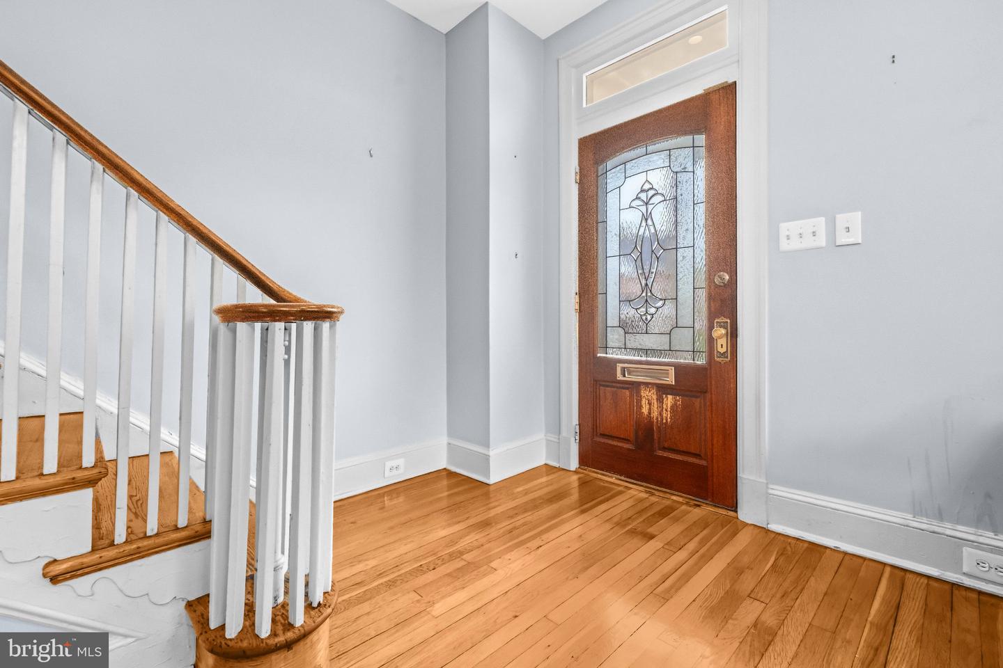 617 Fern Pl Nw Property Photo 2