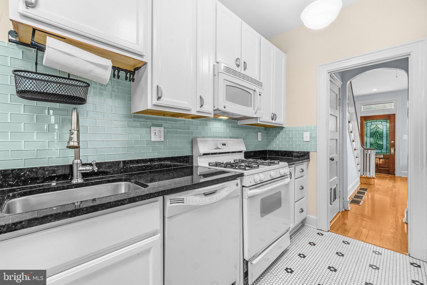 617 Fern Pl Nw Property Photo 11