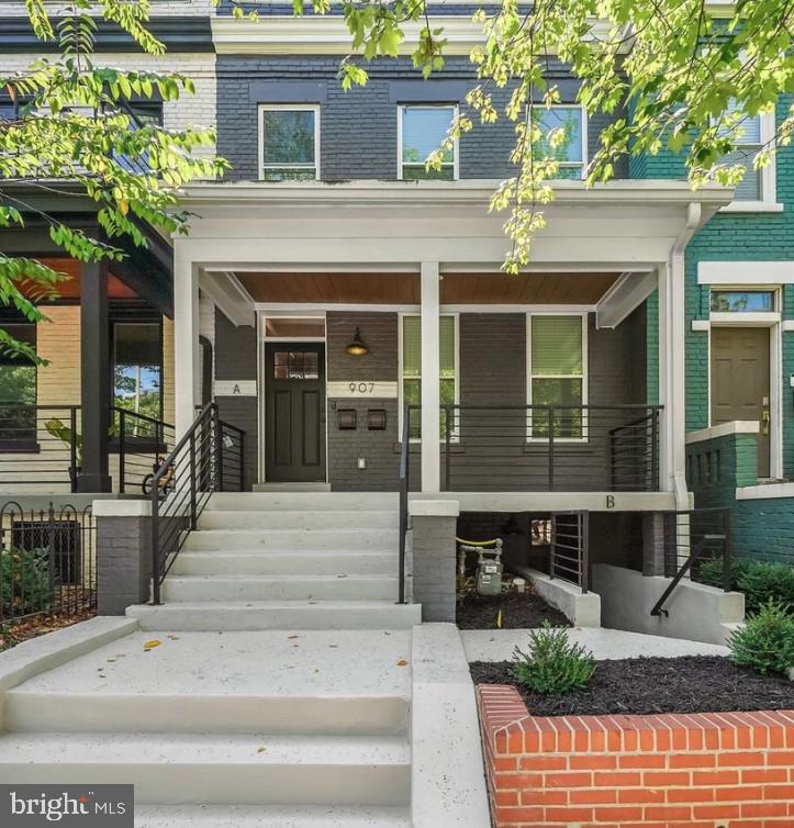907 L ST NE Property Photo 1