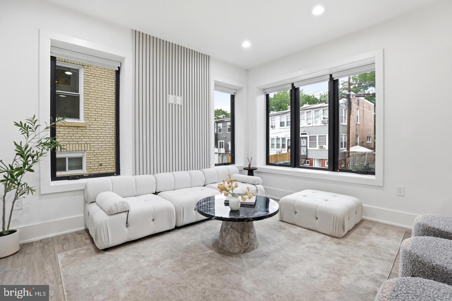 1140 OATES ST NE #101 Property Photo 1