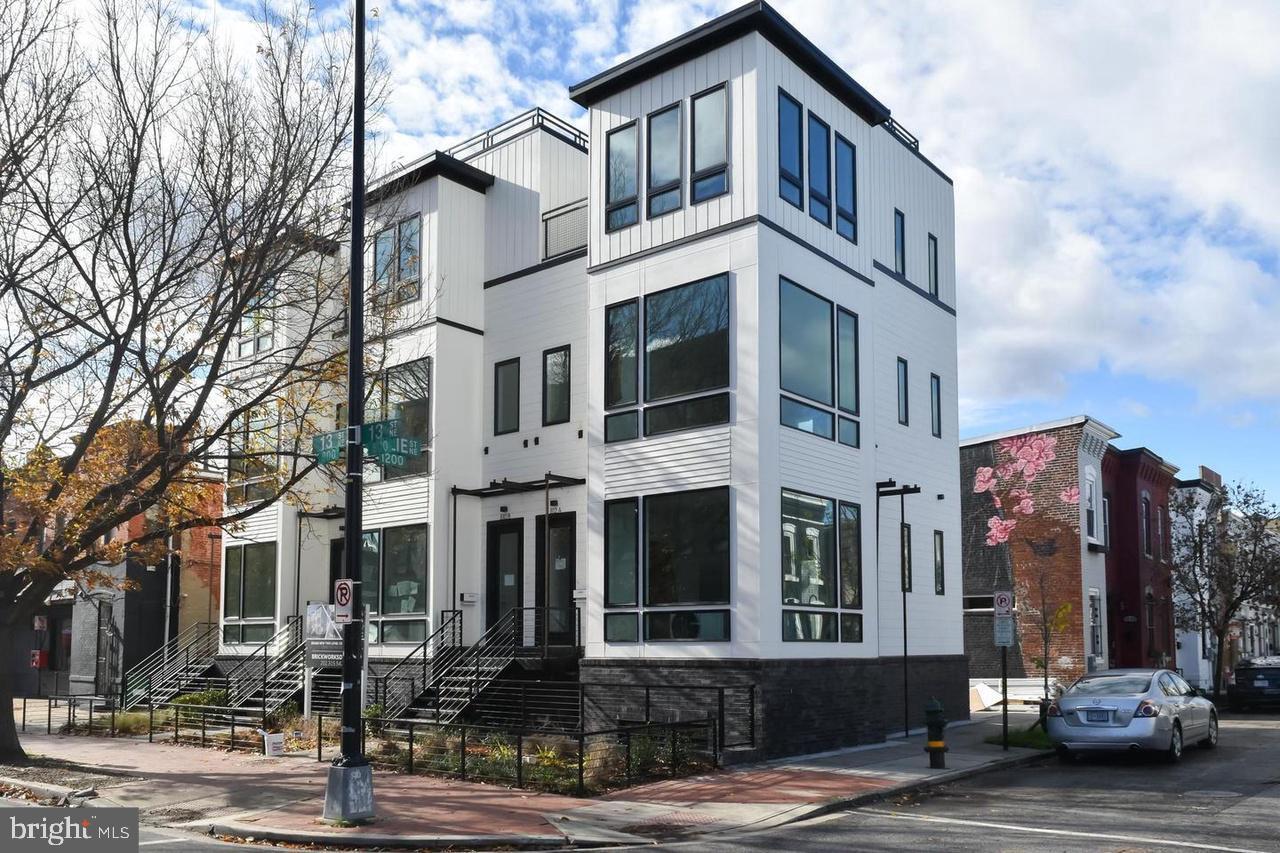 808 13TH ST NE #UNIT B Property Photo 1