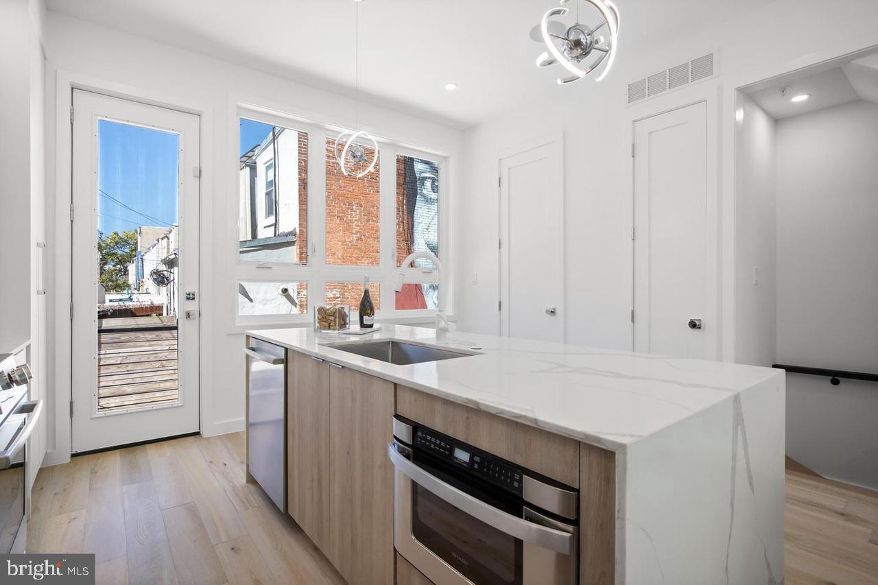 808 13th St Ne #unit B Property Photo 9