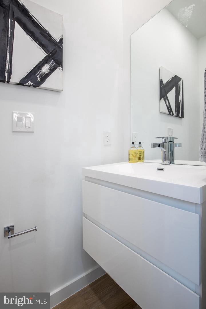808 13th St Ne #unit B Property Photo 11