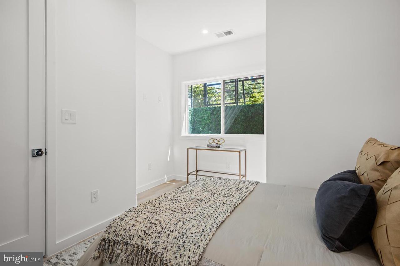 808 13th St Ne #unit B Property Photo 14