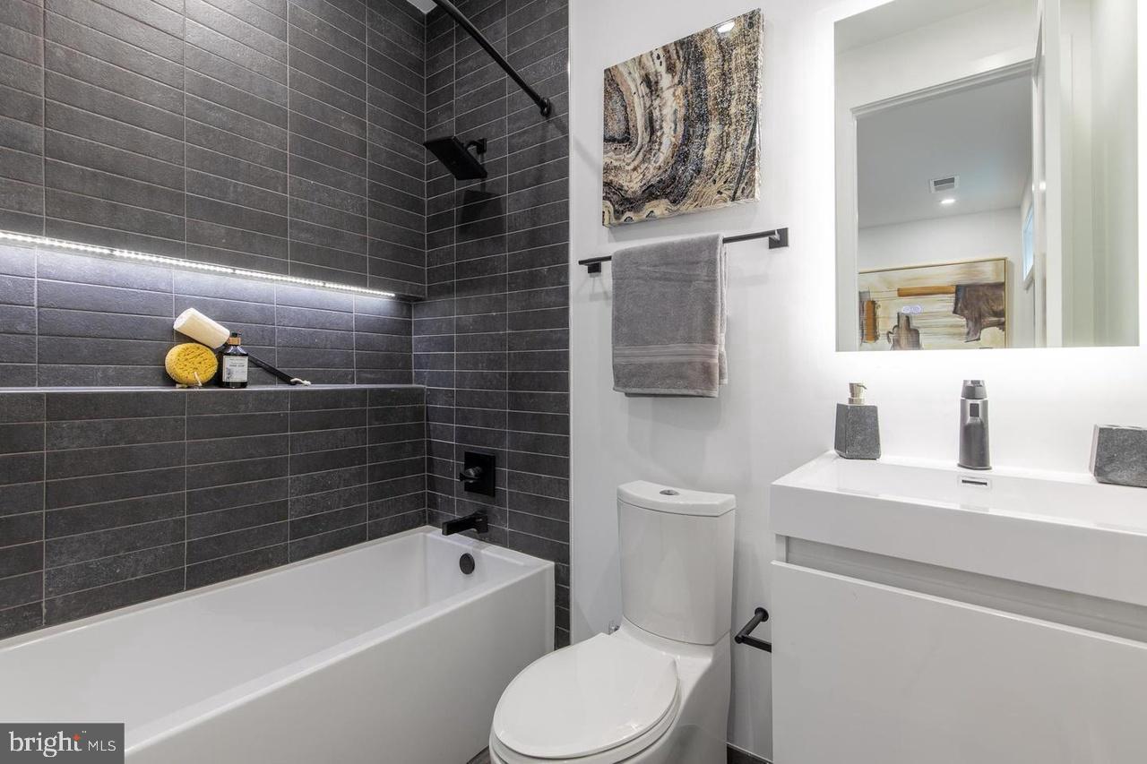 808 13th St Ne #unit B Property Photo 19