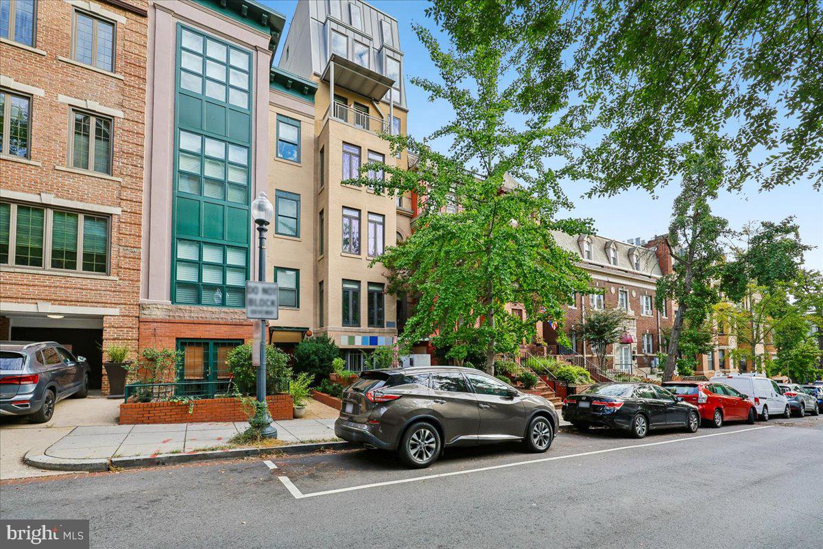 1819 BELMONT RD NW #4 Property Photo 1