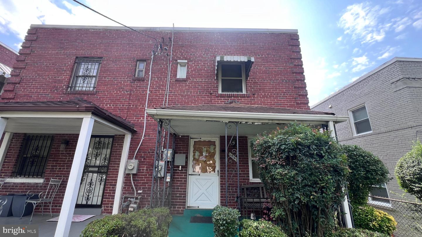 1907 ALABAMA AVE SE Property Photo 1