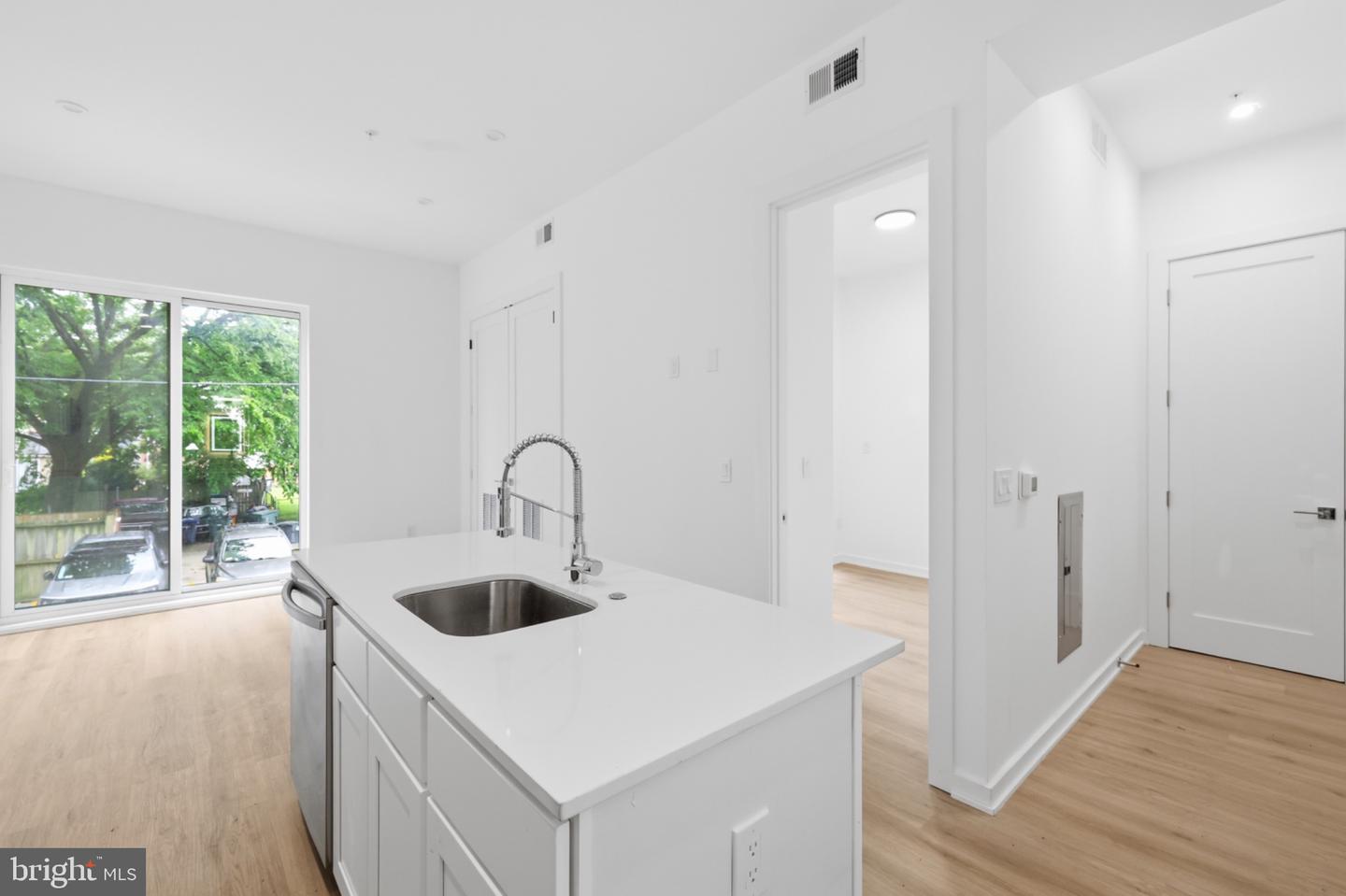 710 Kennedy St Nw #10 Property Photo 5