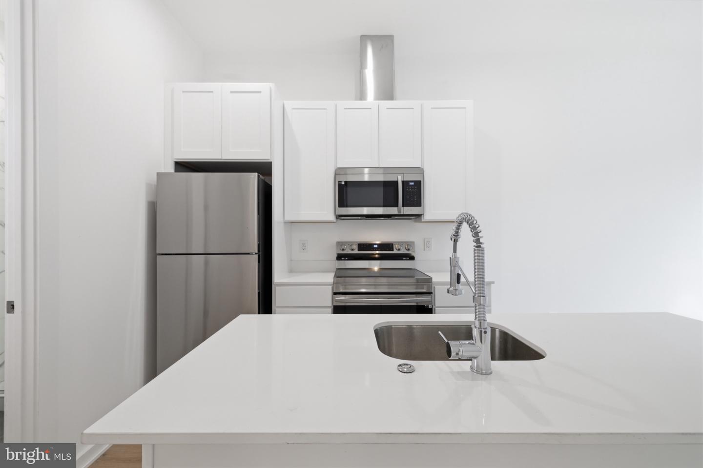 710 Kennedy St Nw #10 Property Photo 6