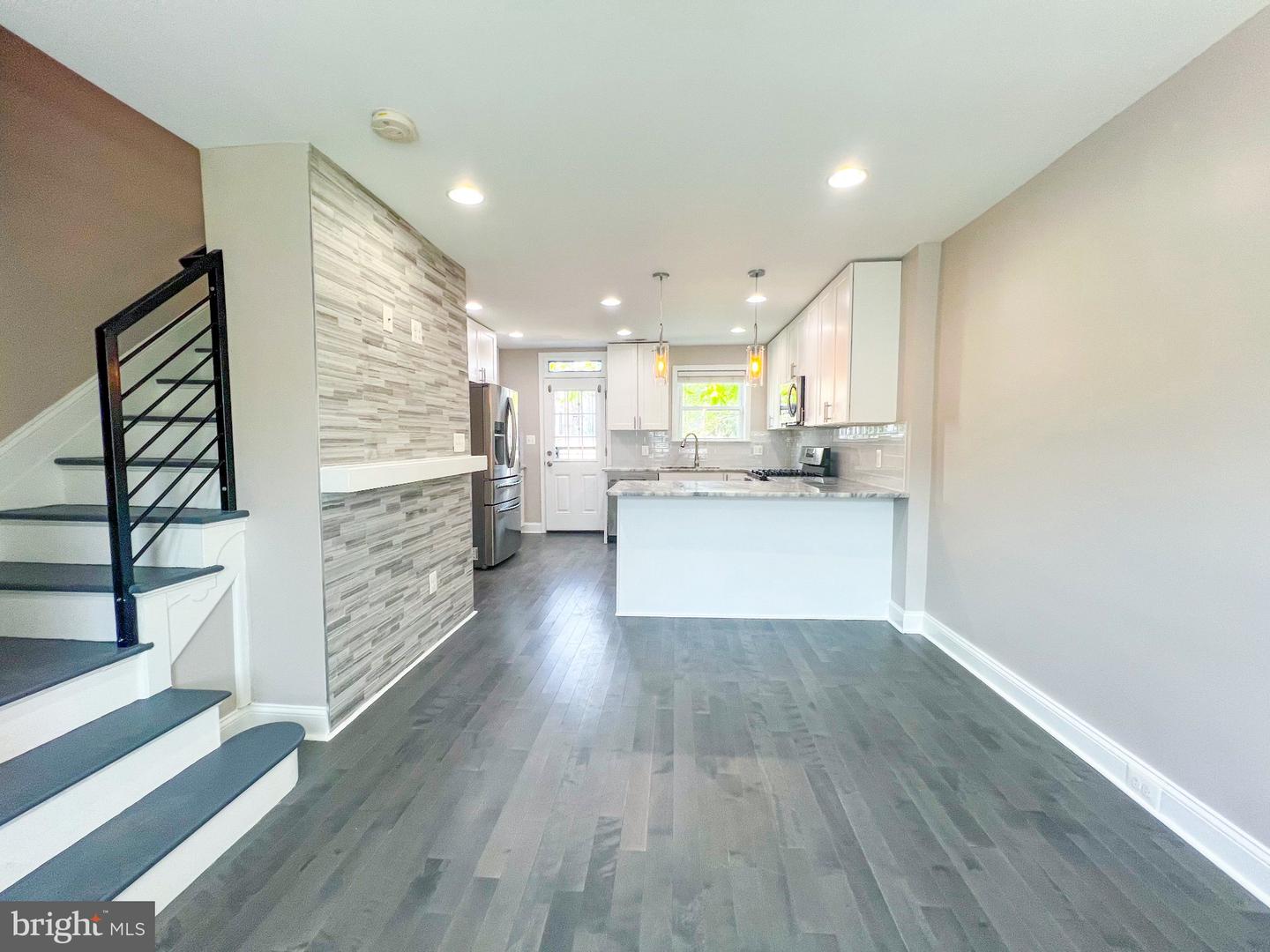 1510 Queen St Ne Property Photo 4