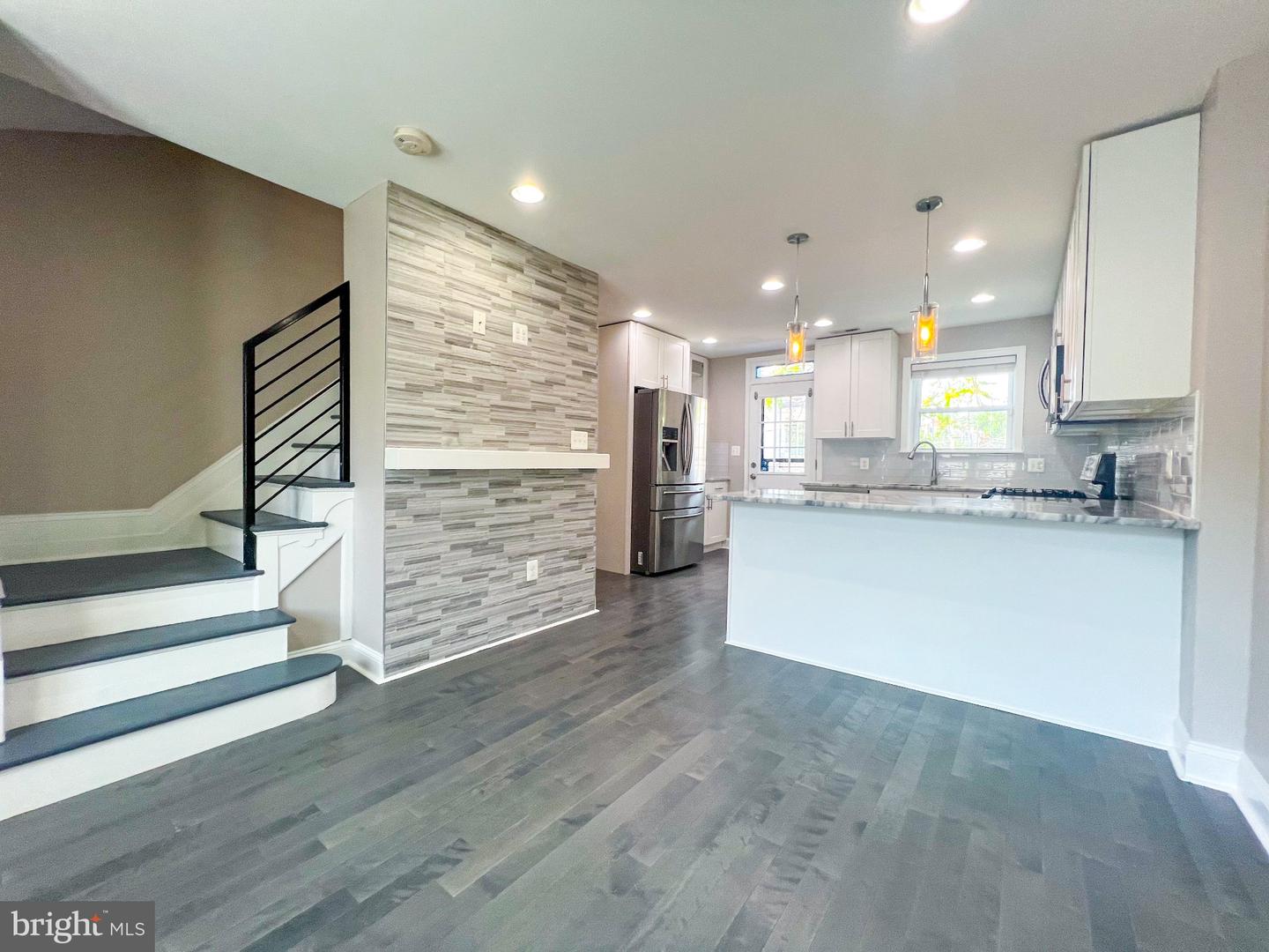 1510 Queen St Ne Property Photo 5