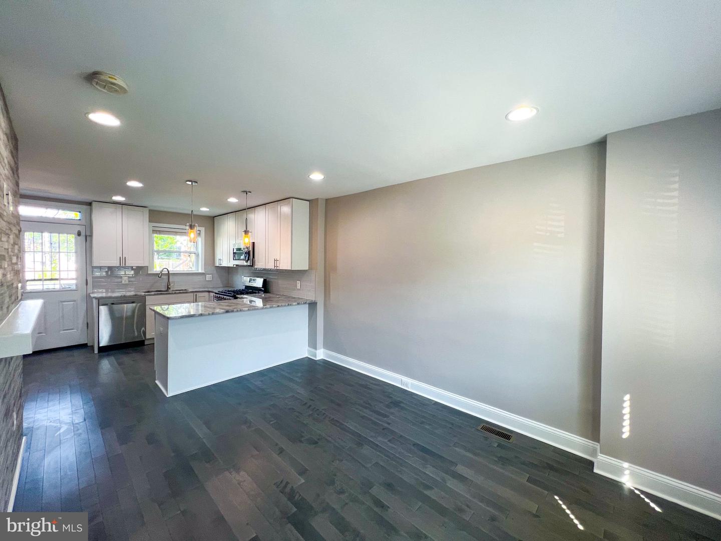 1510 Queen St Ne Property Photo 8