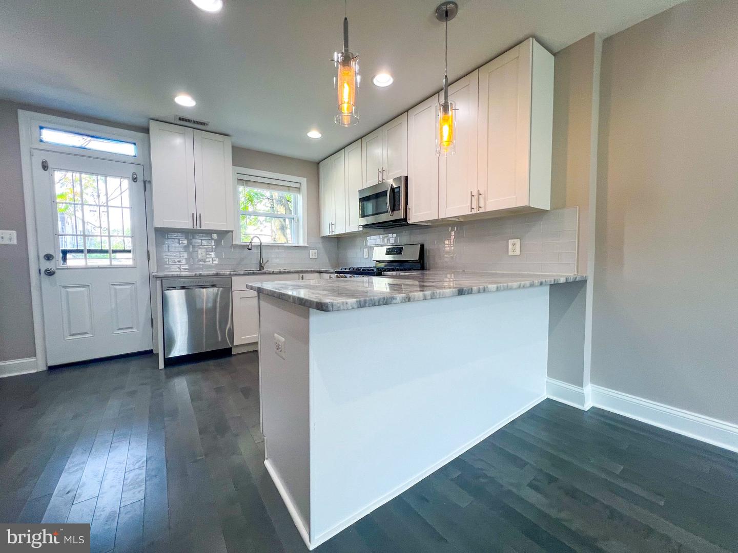 1510 Queen St Ne Property Photo 10