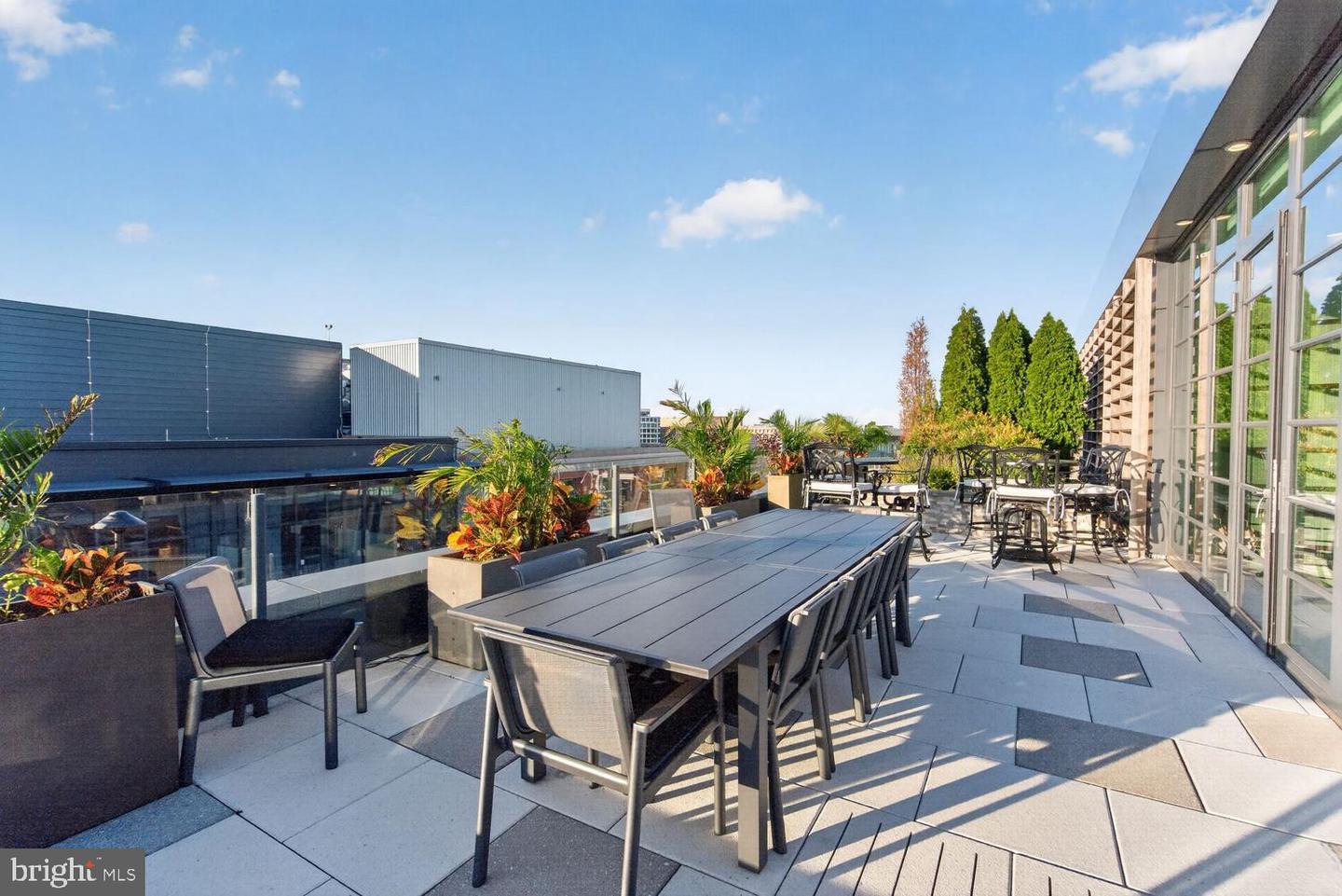 45 Sutton Sq Sw #ph01 Property Photo 6