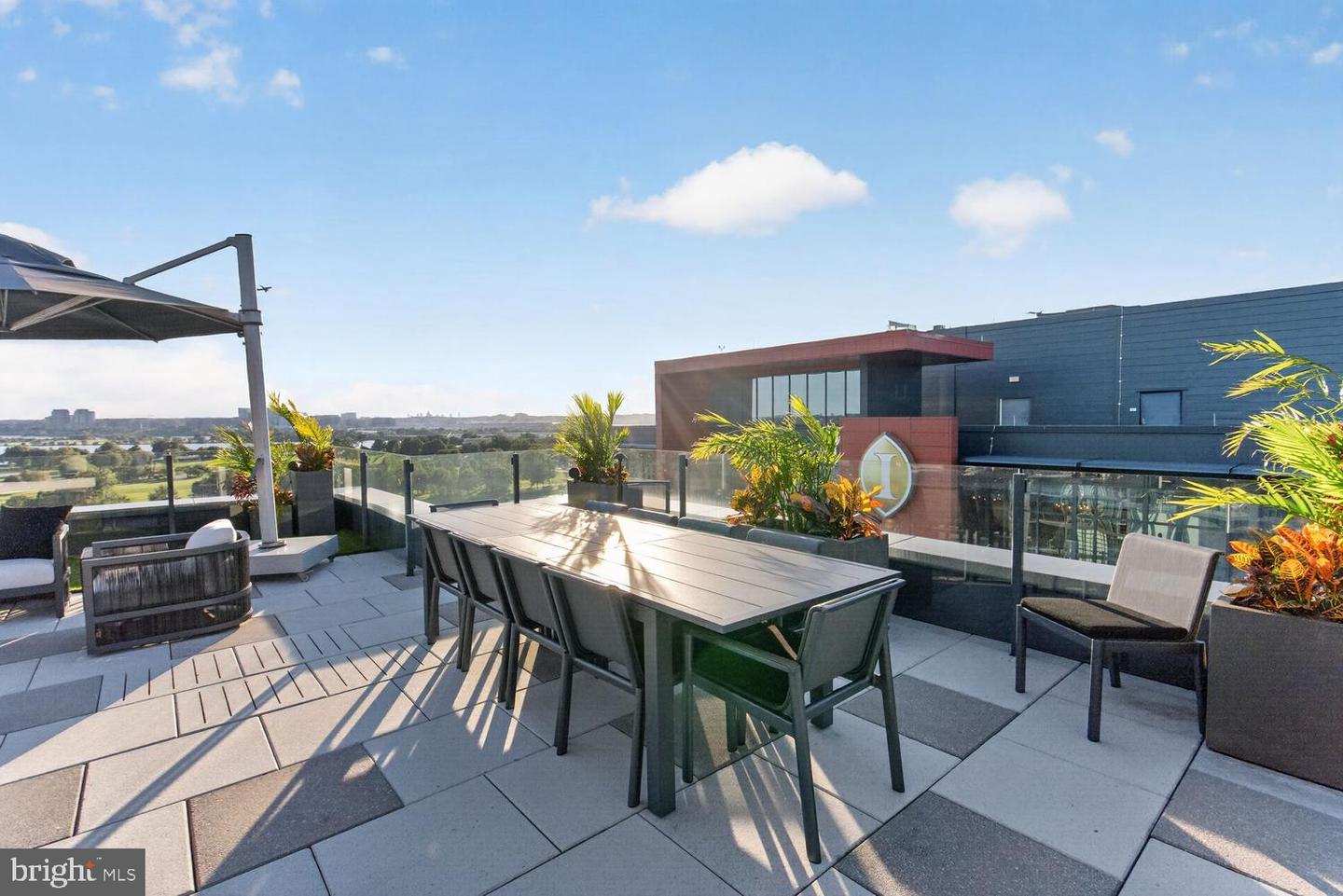 45 Sutton Sq Sw #ph01 Property Photo 7