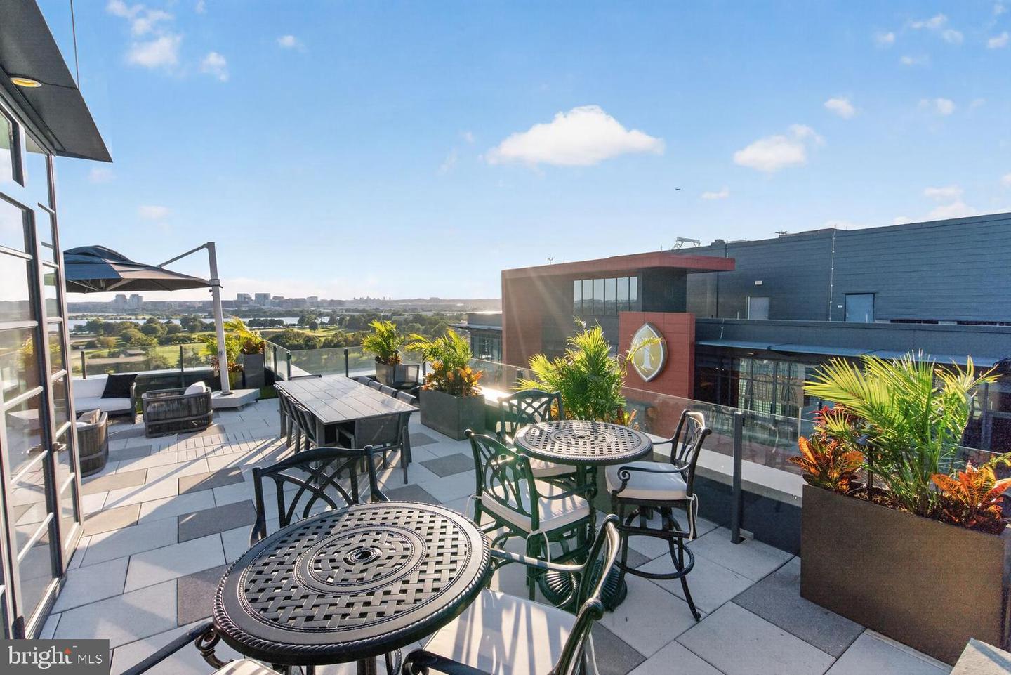 45 Sutton Sq Sw #ph01 Property Photo 9