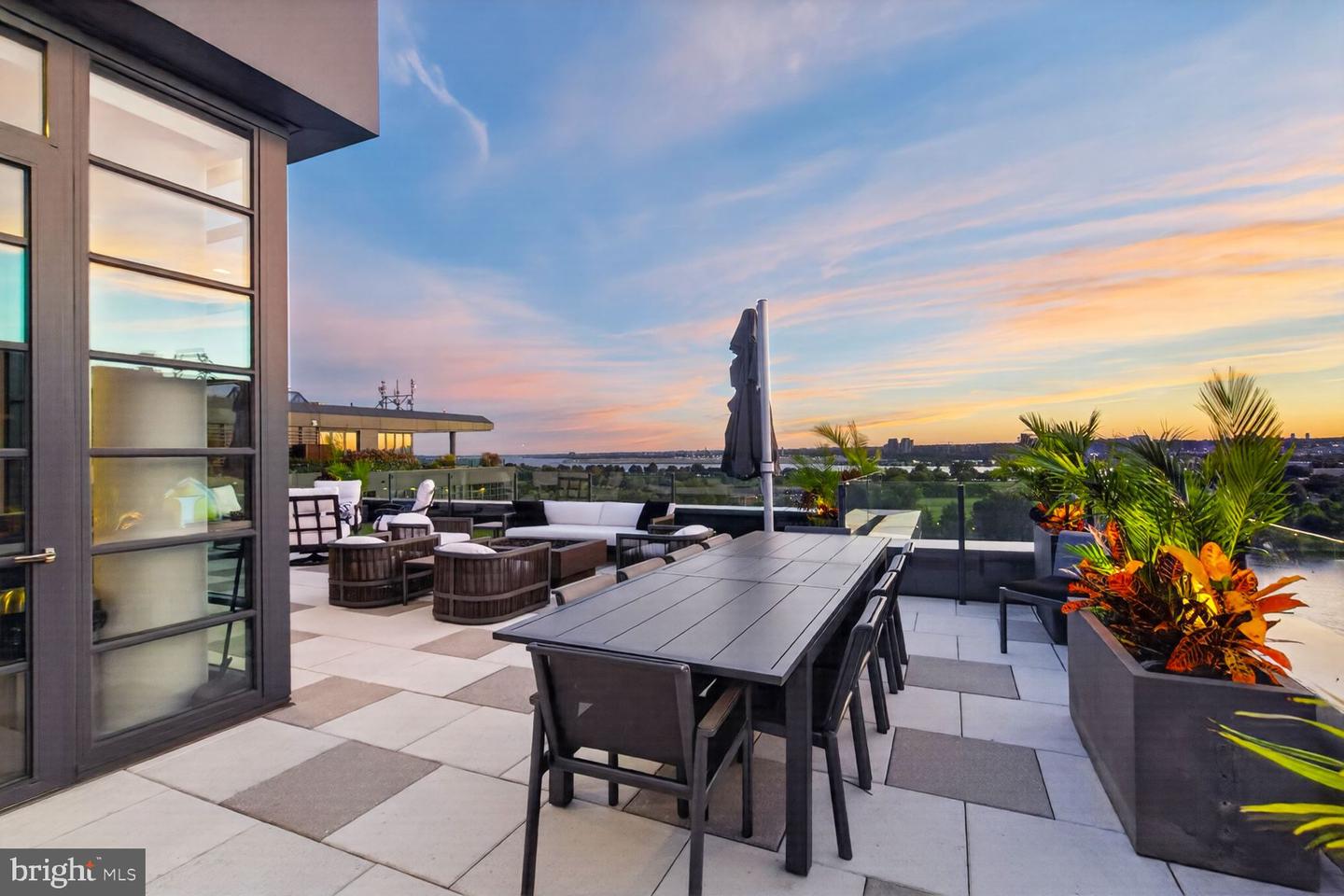 45 Sutton Sq Sw #ph01 Property Photo 12