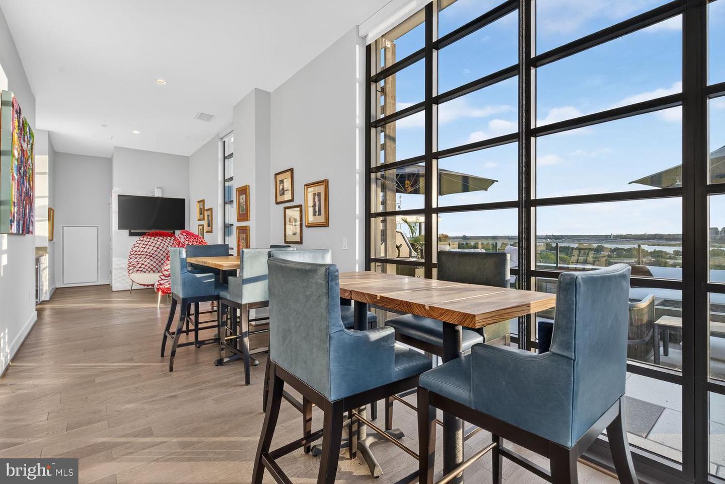 45 Sutton Sq Sw #ph01 Property Photo 14