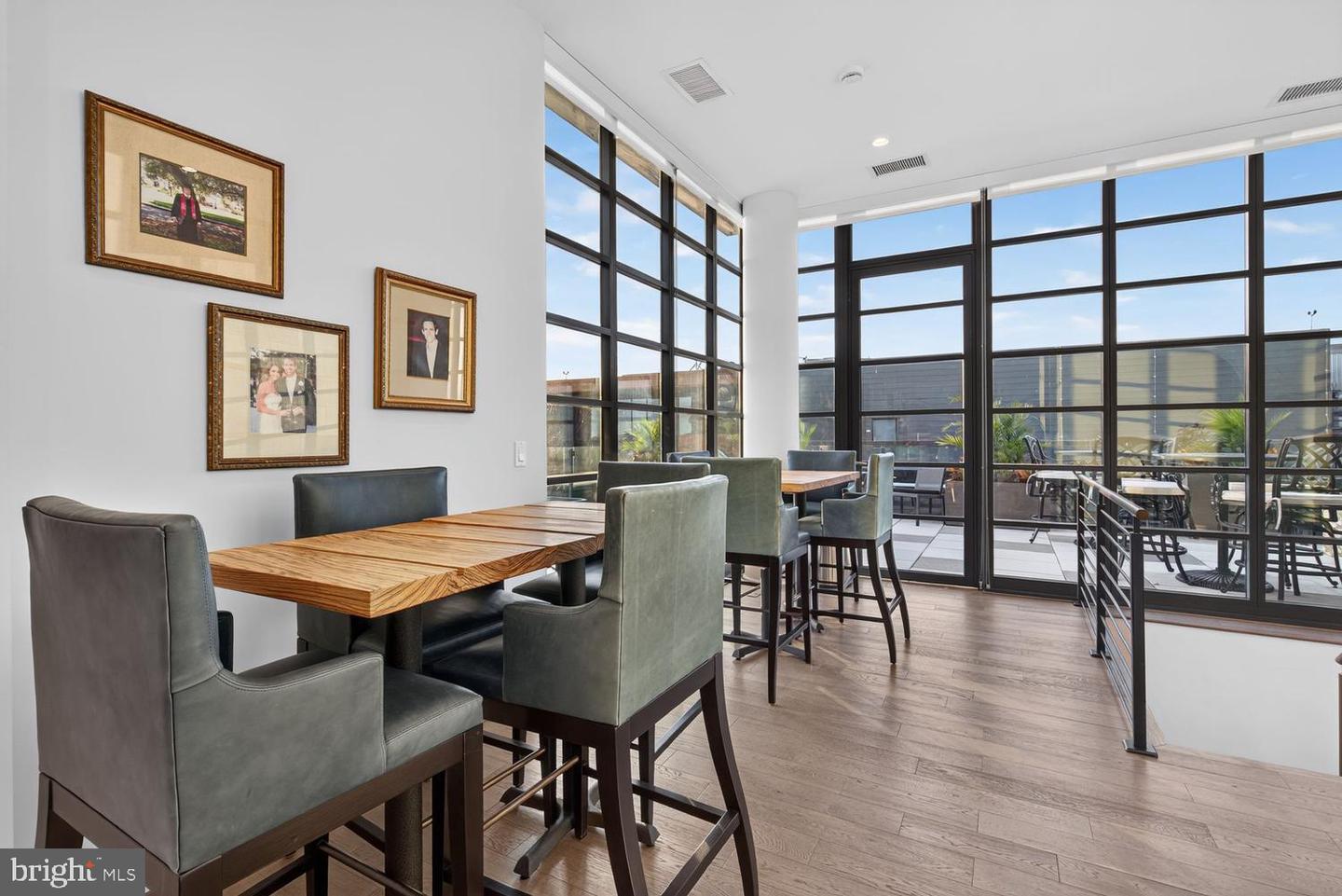 45 Sutton Sq Sw #ph01 Property Photo 15