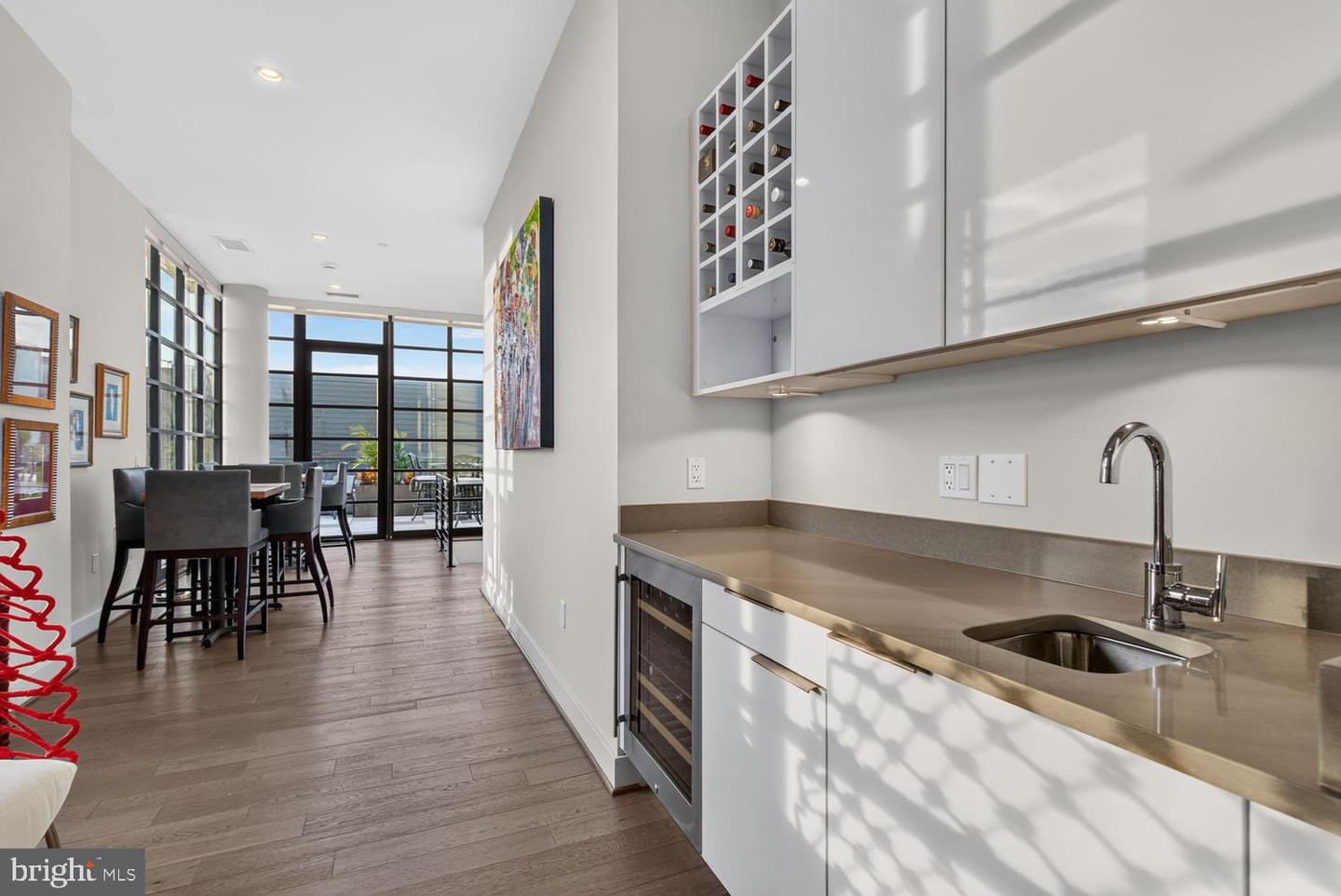 45 Sutton Sq Sw #ph01 Property Photo 17