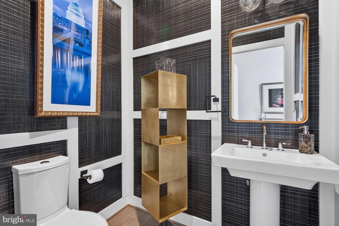45 Sutton Sq Sw #ph01 Property Photo 19