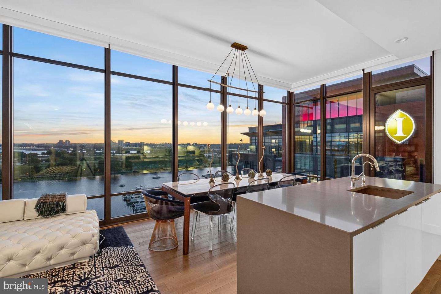 45 Sutton Sq Sw #ph01 Property Photo 22