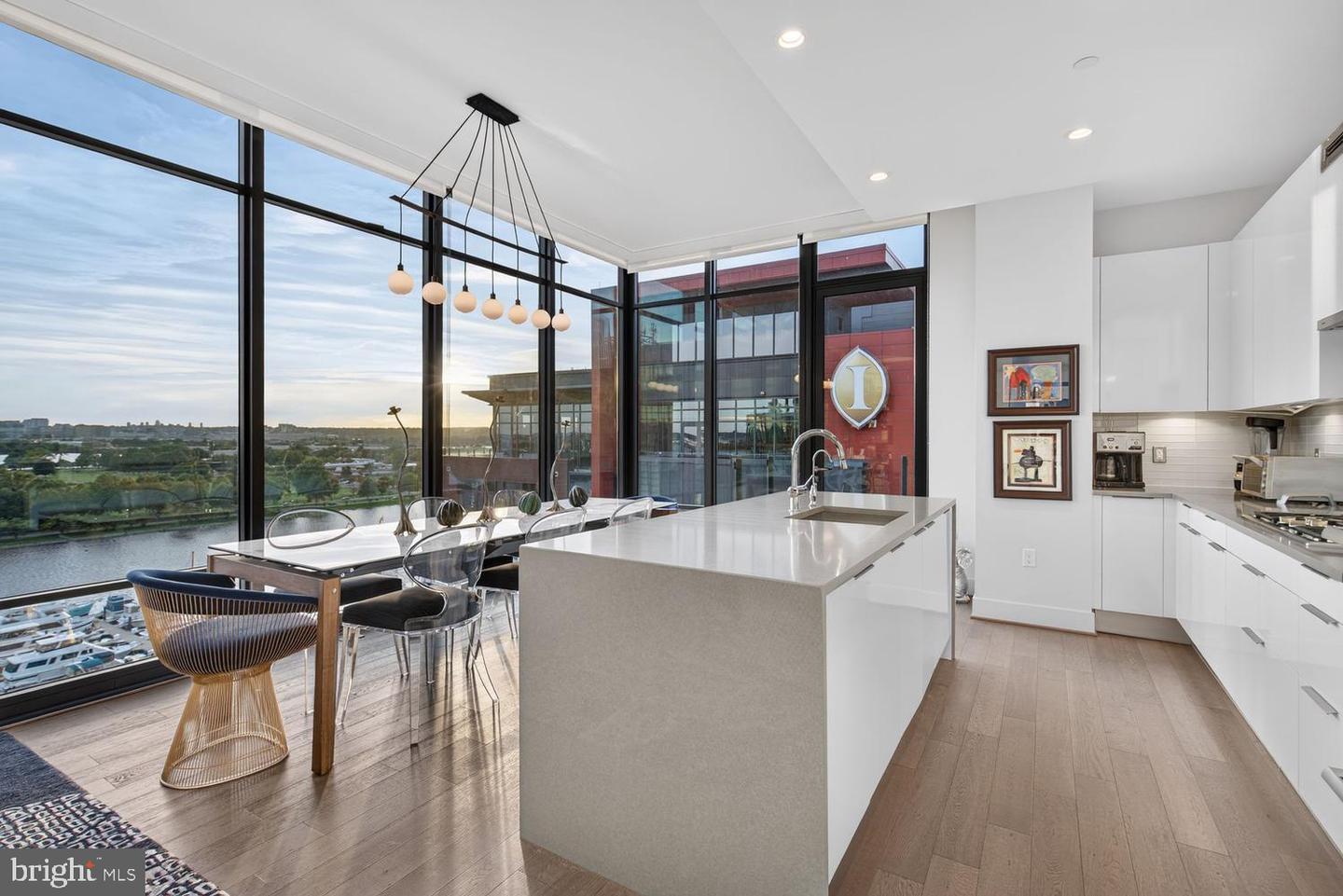 45 Sutton Sq Sw #ph01 Property Photo 23