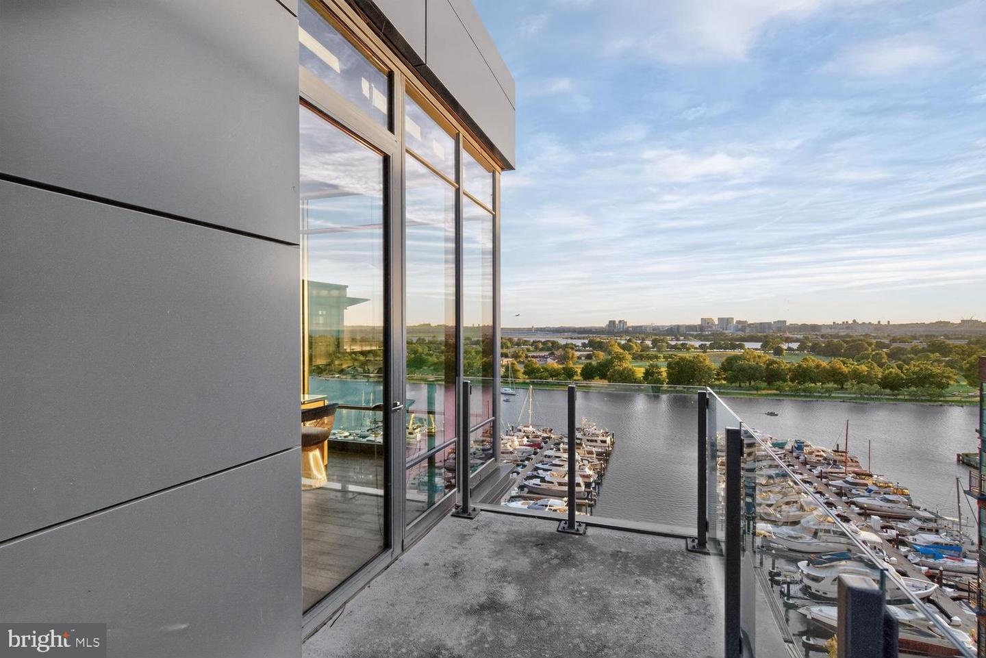 45 Sutton Sq Sw #ph01 Property Photo 29