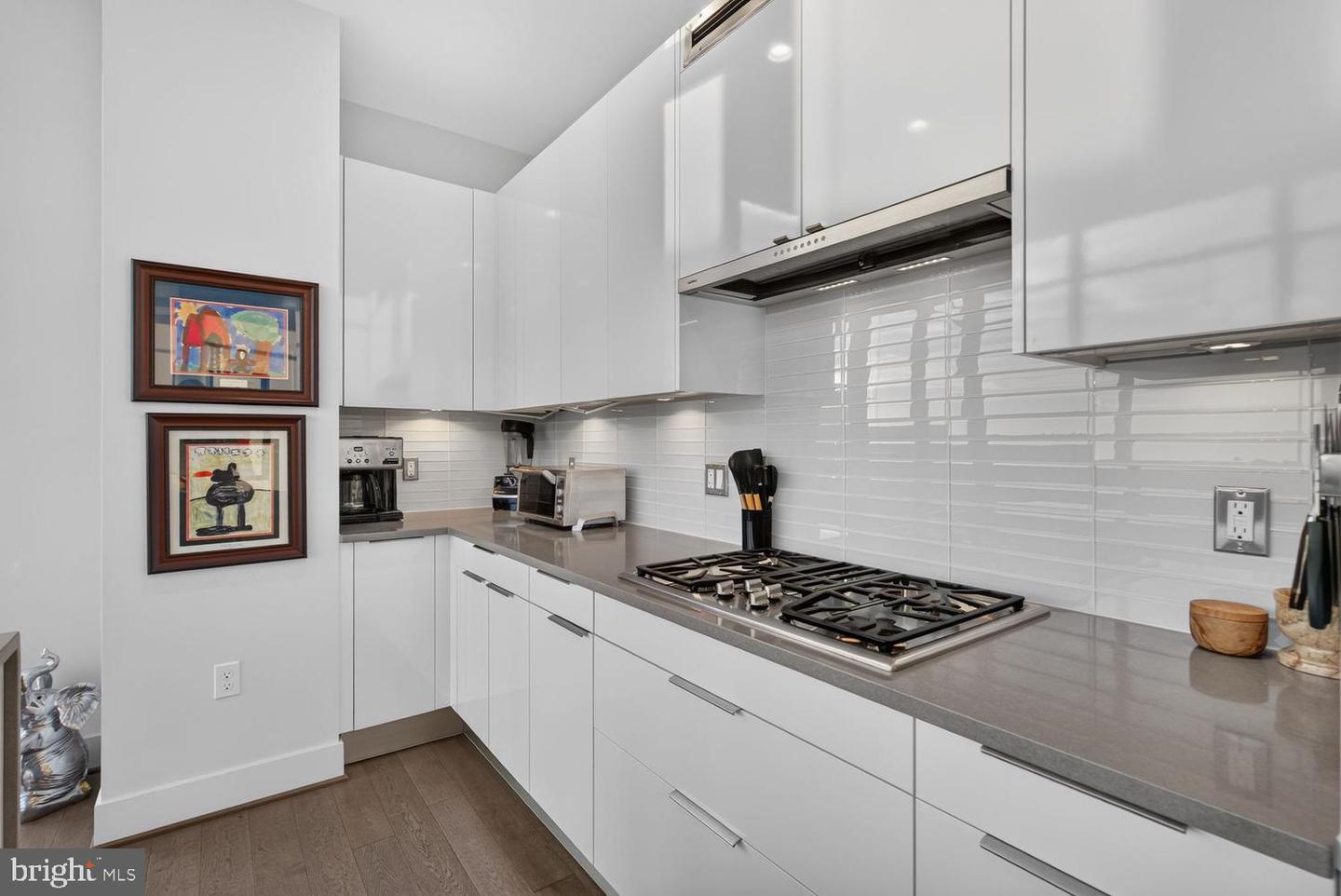 45 Sutton Sq Sw #ph01 Property Photo 31