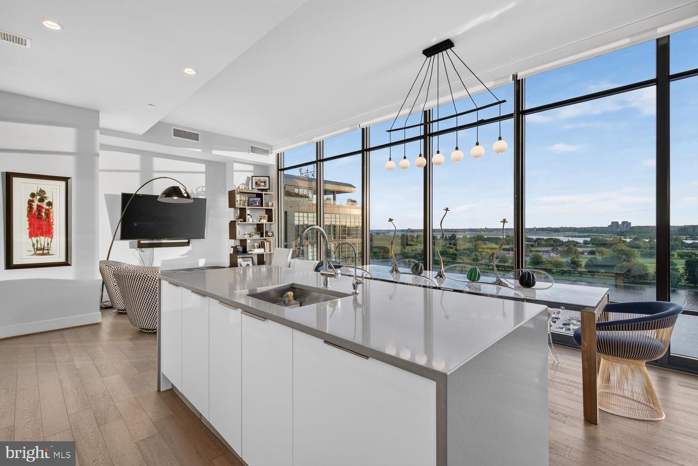 45 Sutton Sq Sw #ph01 Property Photo 33
