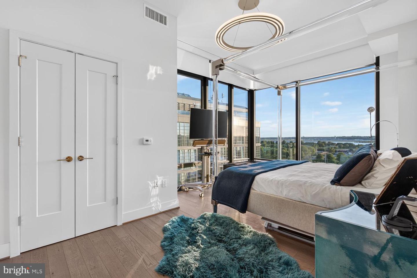 45 Sutton Sq Sw #ph01 Property Photo 39